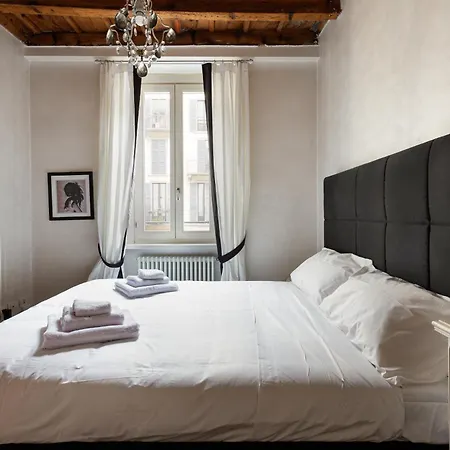 Brera - Castello - Ampio Bilocale Centro Apartman